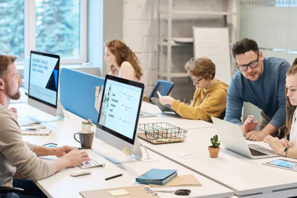 Pirates du bien travail en groupe