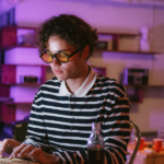 Au-delà du code : Pourquoi les « soft skills » sont devenues le premier critère de recrutement des “tech”